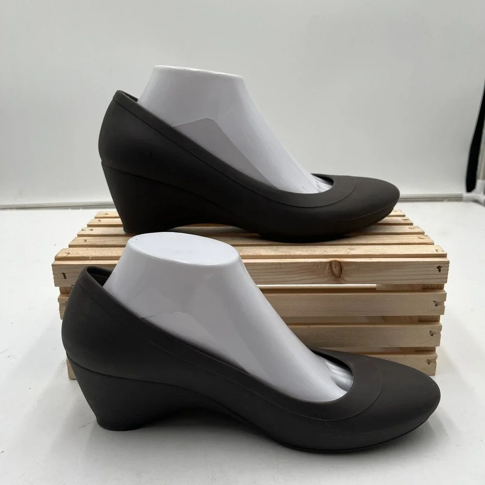Crocs Wedge Pumps Dual Comfort Slip On Round Toe Espresso Brown Womens 9
